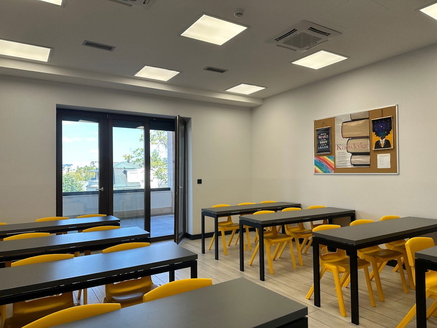 Dialecta škola jezika