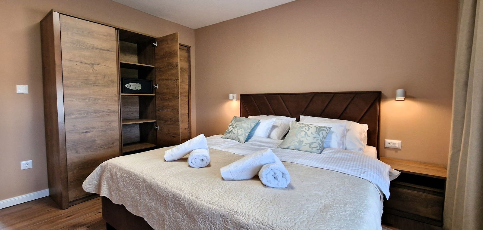 HYDE PARK Apartments