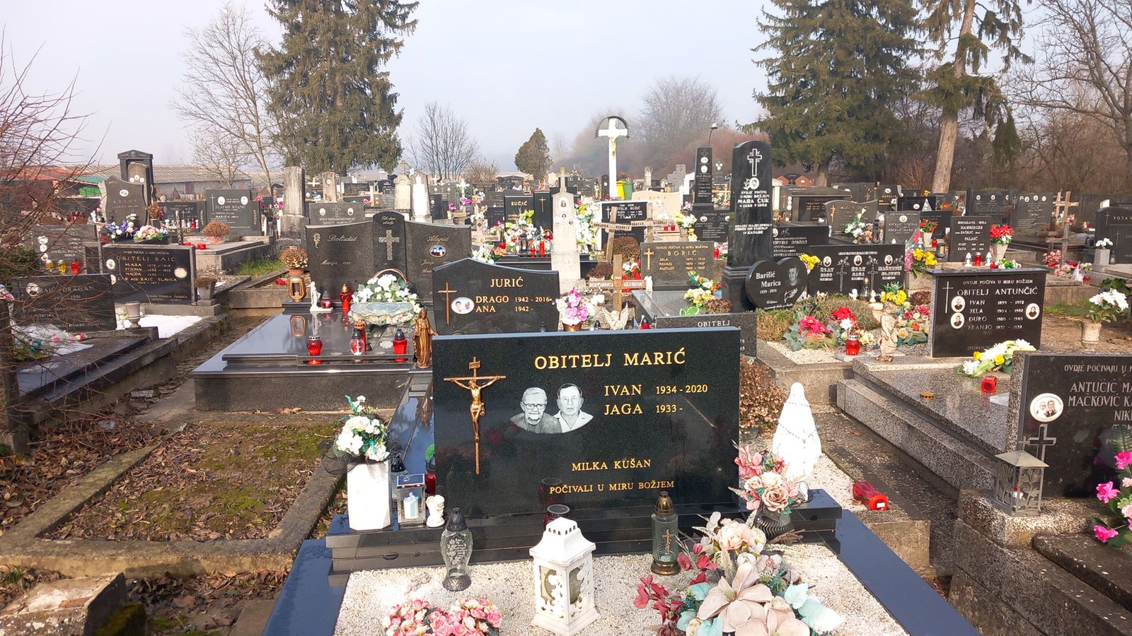 Kratečko cemetery