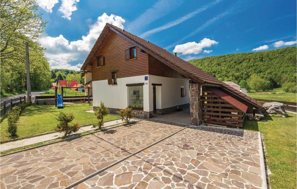 Three-Bedroom Holiday Home in Begovo Razdolje