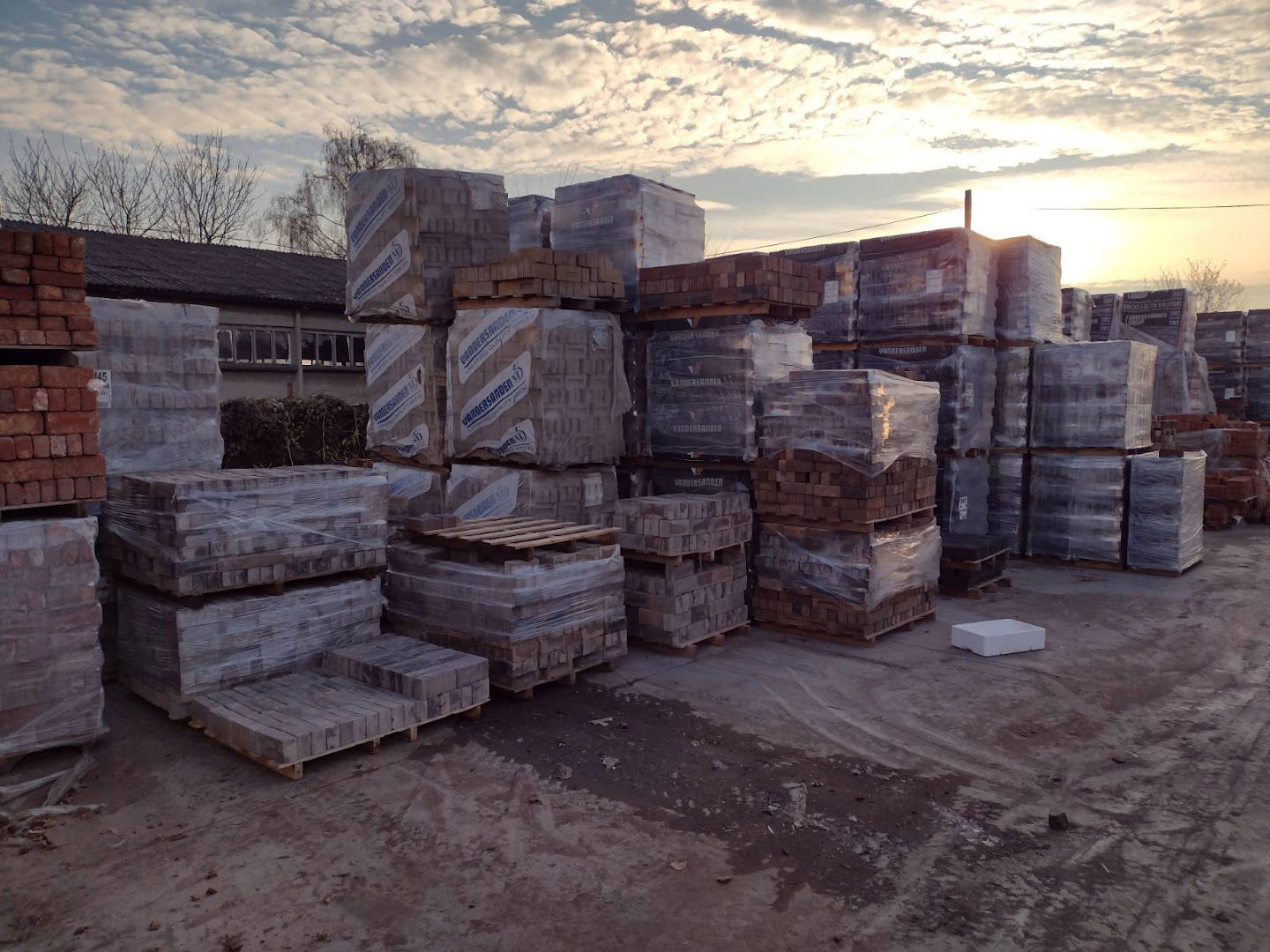 Brick House magacin, Obrenovacki put bb , Belgrade