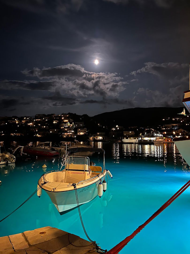 Apartments Peronja Jelsa Seafront