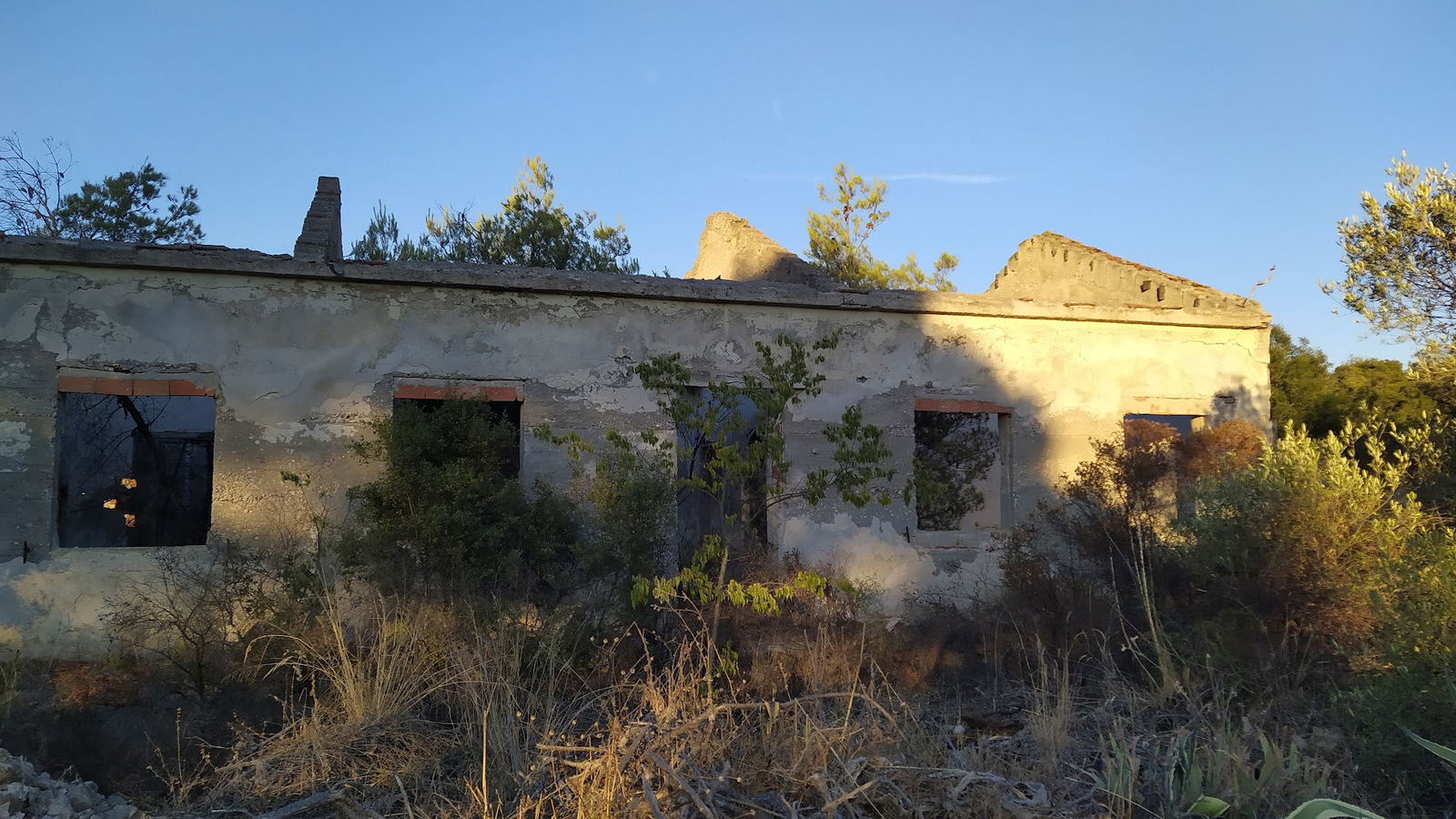 Stari Vojni Objekat (Hrvatski)