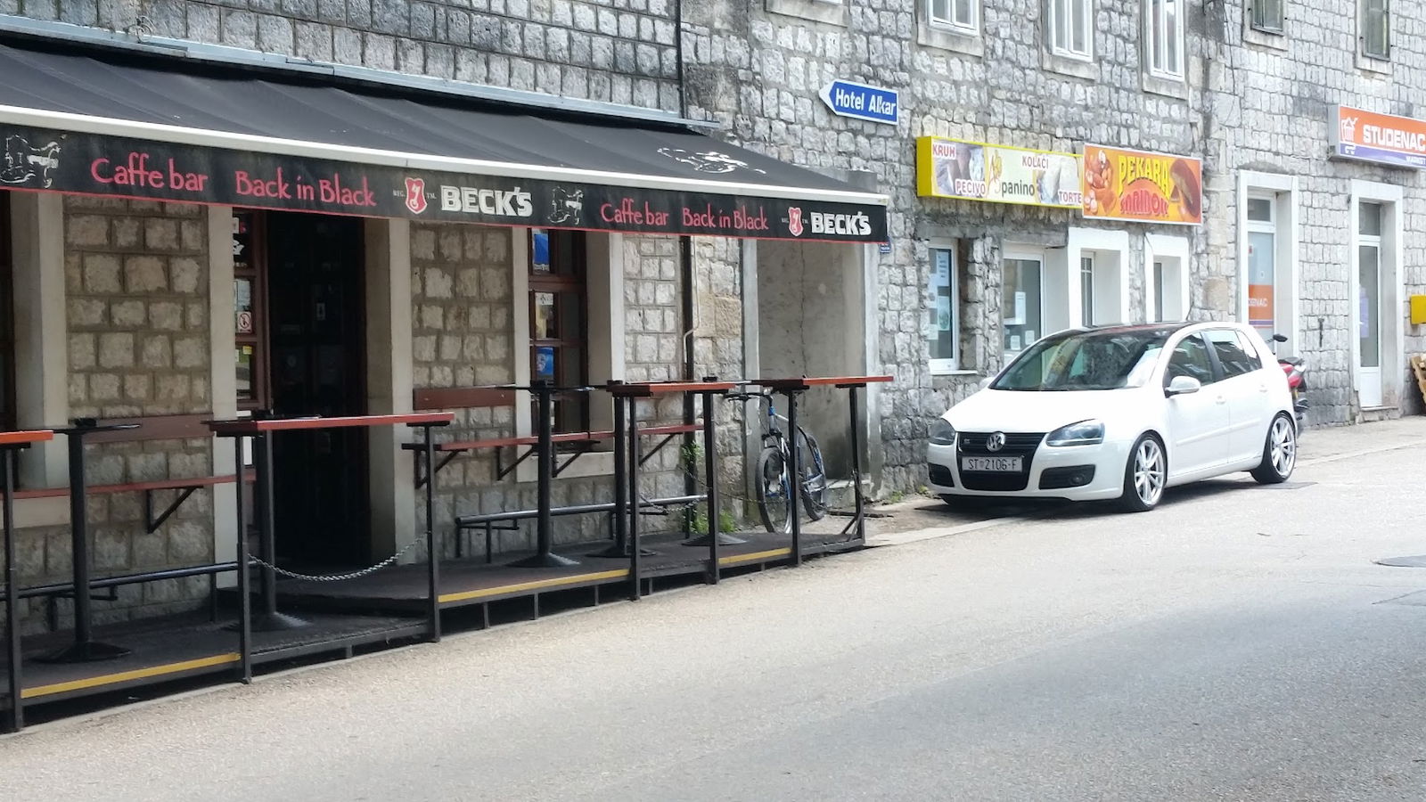 Caffe bar Back in Black