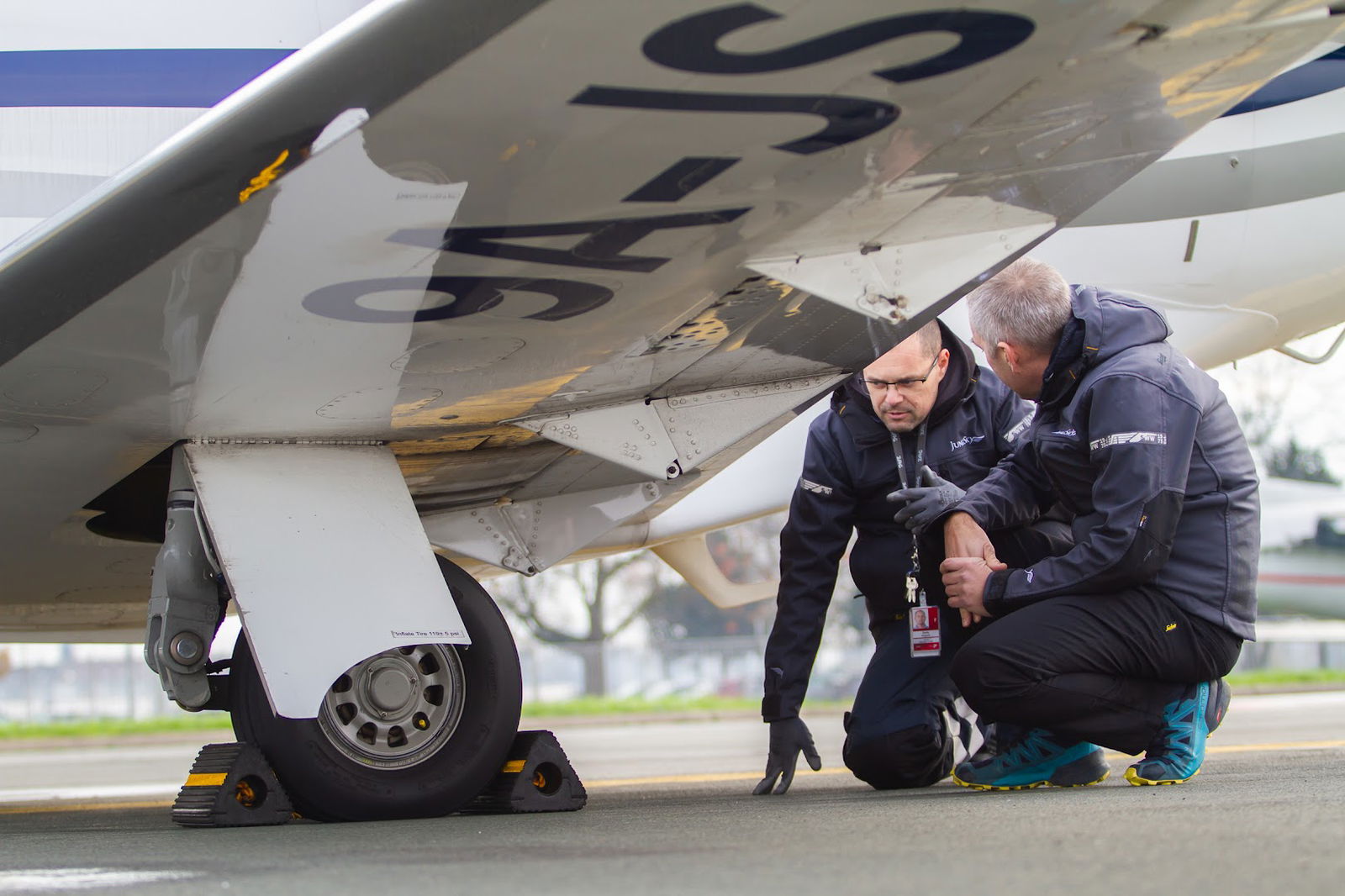 Aircraft Maintenance by Jung Sky