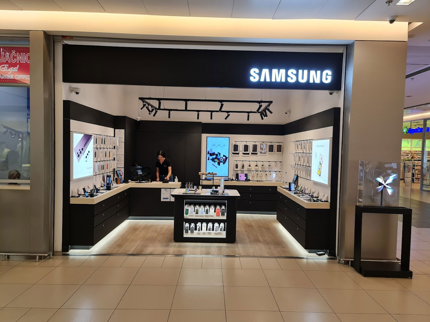 Samsung Multi Device Experience Store Ušče - Belgrade