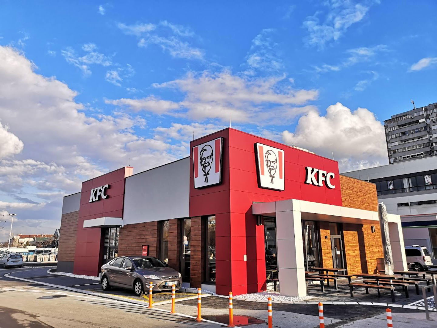 KFC Gagarina Drive Thru