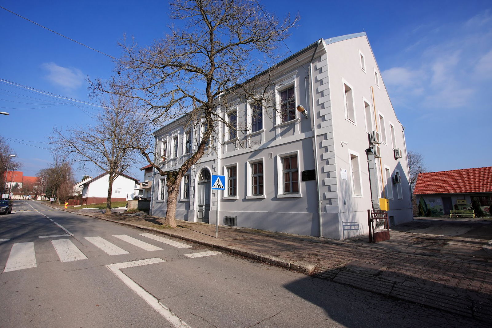 Elementary school Mate Lovraka