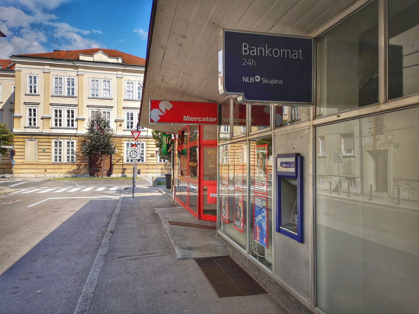 Bankomat NLB