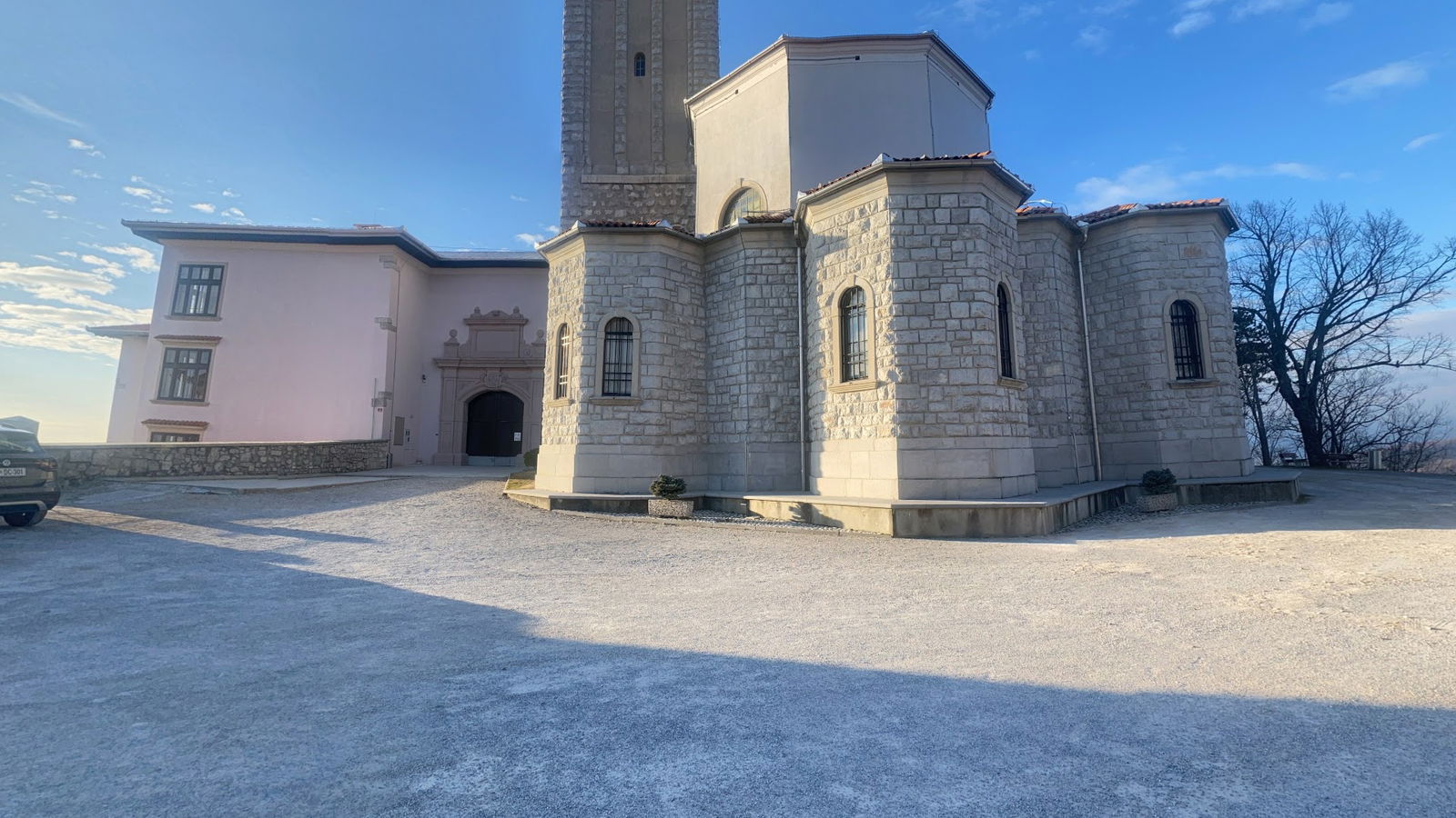 Domus Gratiae romarski dom in kulturno izobraževalni mladinski center Sveta Gora