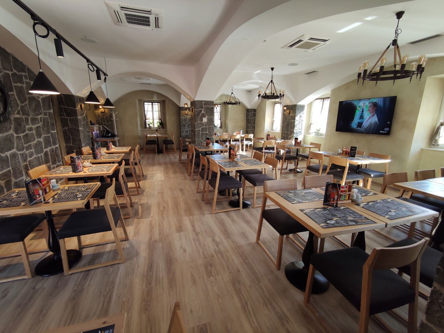 BERNARDA | pizza • pasta • burger