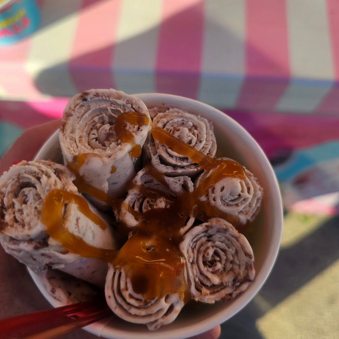 FRESH ICE CREAM ROLLS