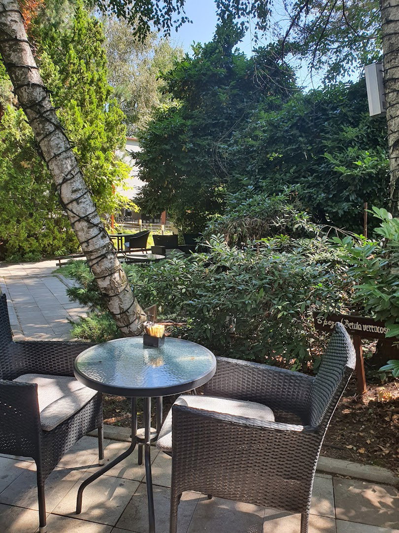 Avenue Cafe & Restaurant