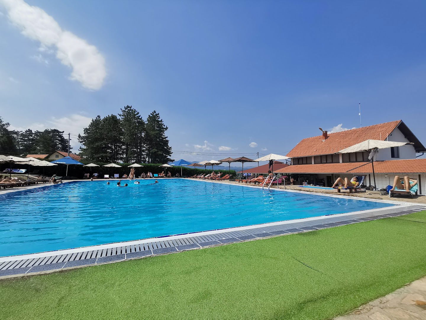 Базени Сунчани брег