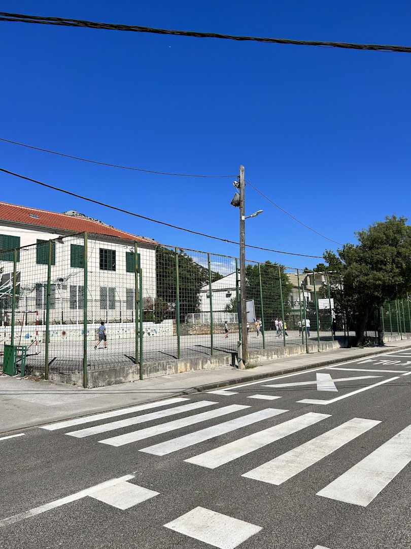 Školsko igralište Starigrad