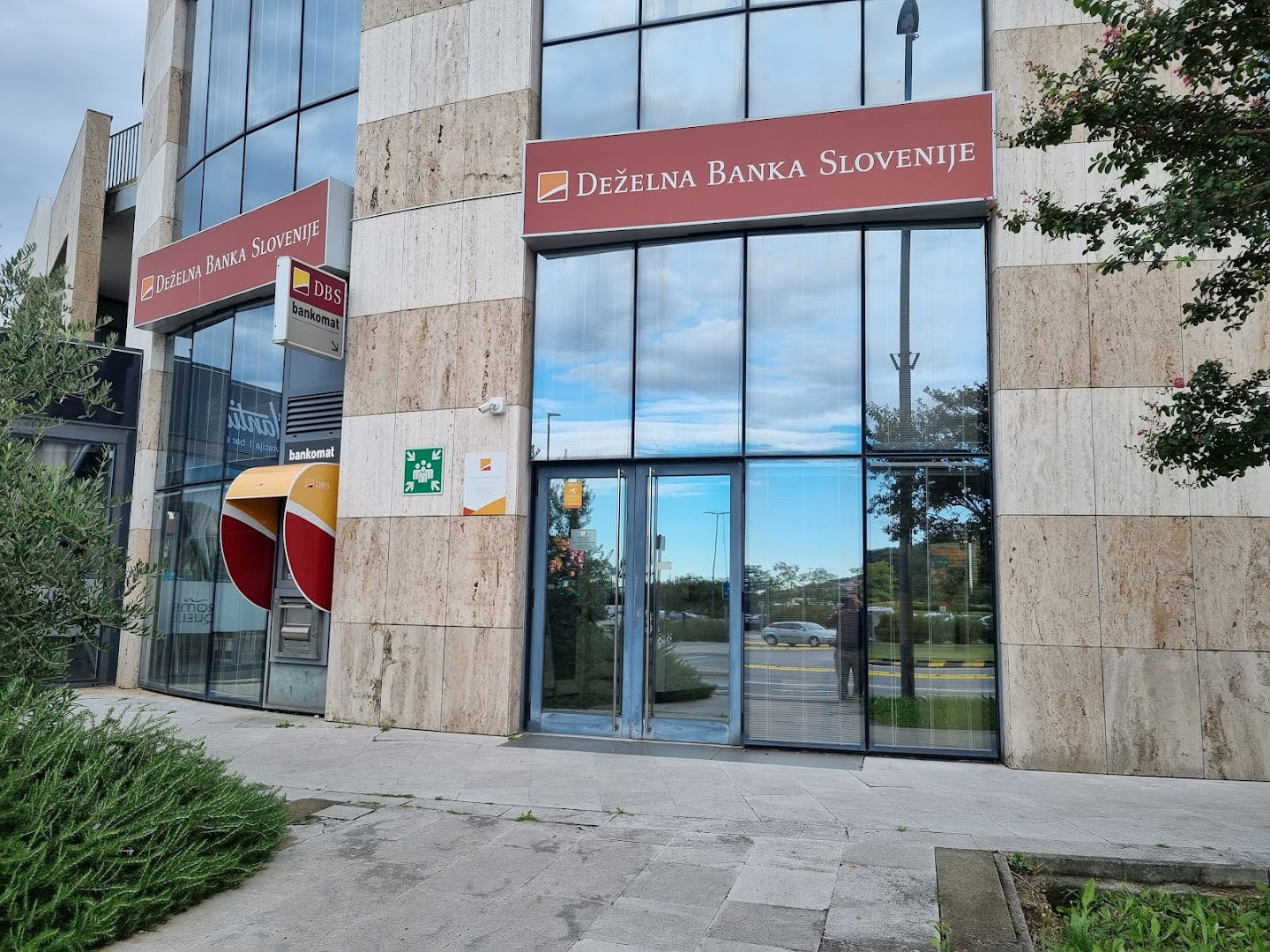 Deželna banka Slovenije d.d. - poslovalnica in bankomat Koper