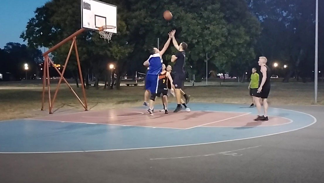 Кошаркашки терен