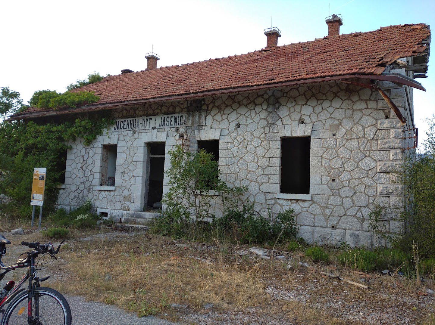 Zeljeznička stanica Jasenica Lug