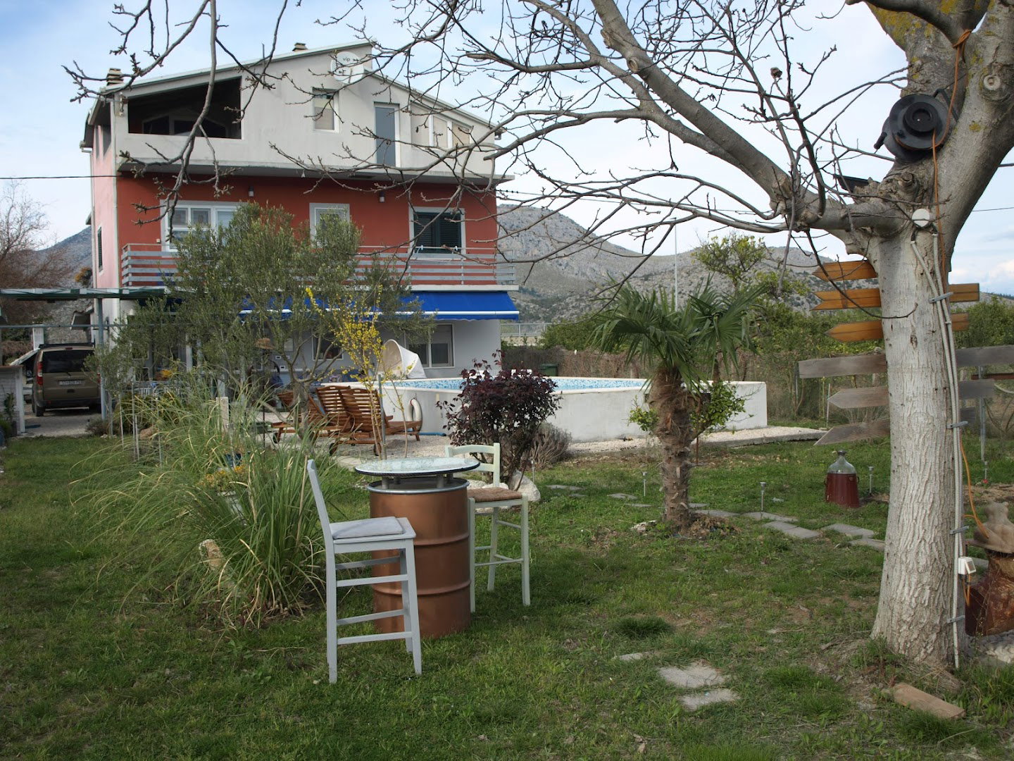 HOMEBOOK HOLIDAY HOUSE