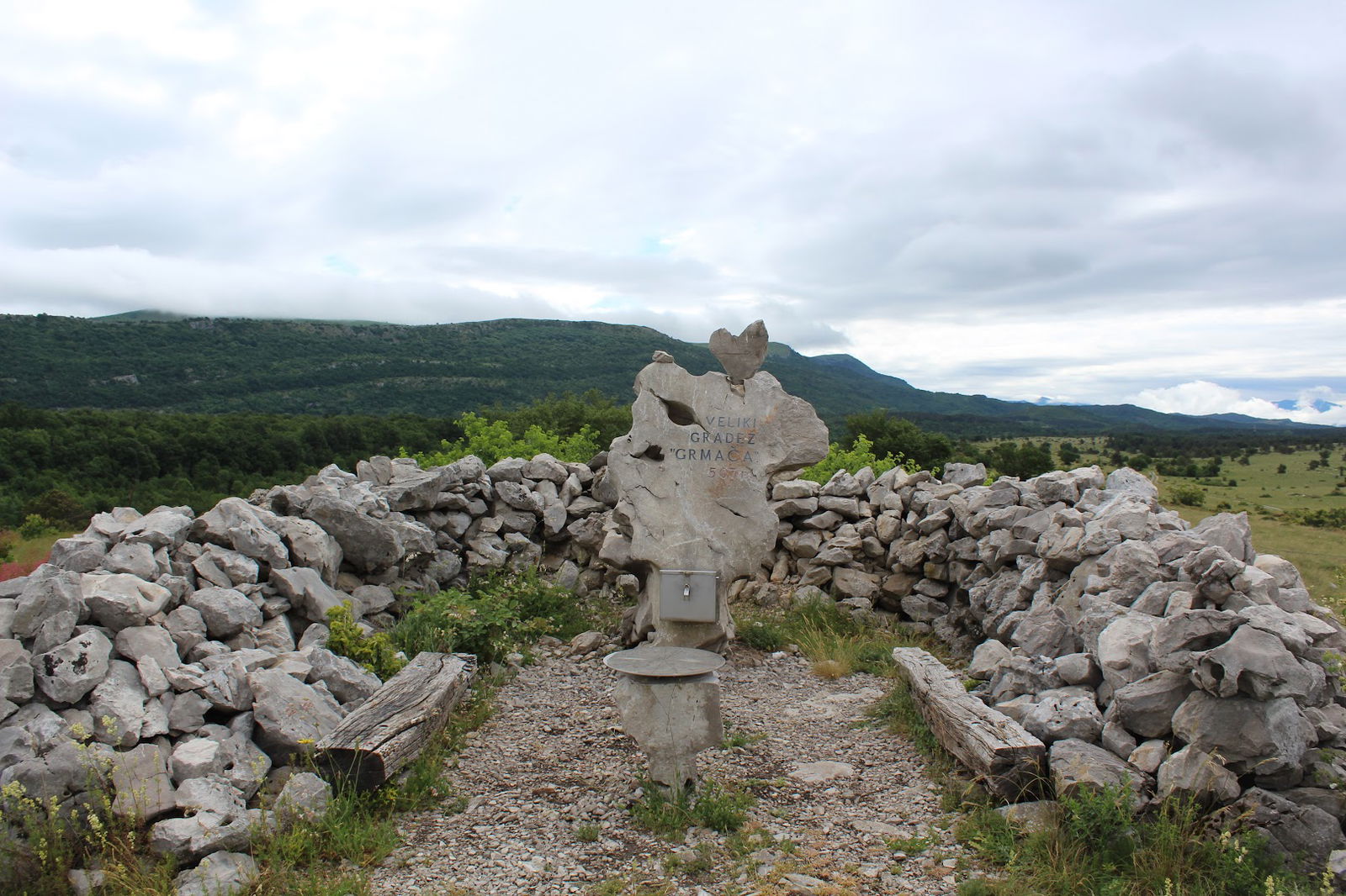 Veliki gradež - Grmača