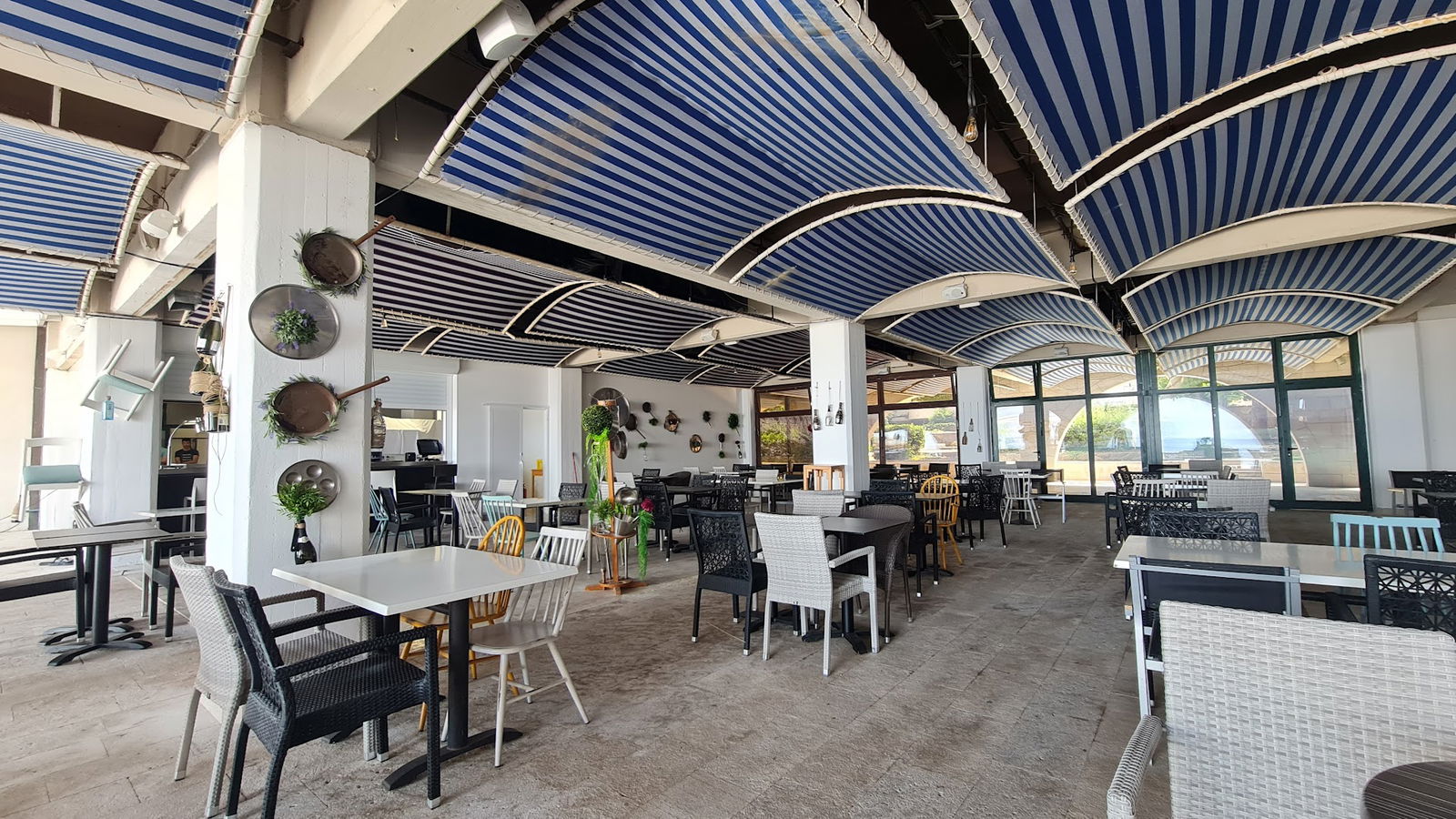 Riva Restaurant & Bar