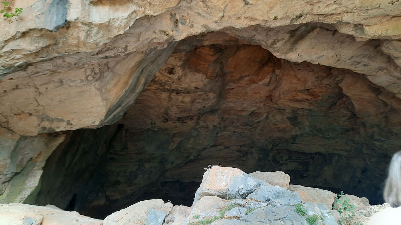 Ravlića špilja-pećina