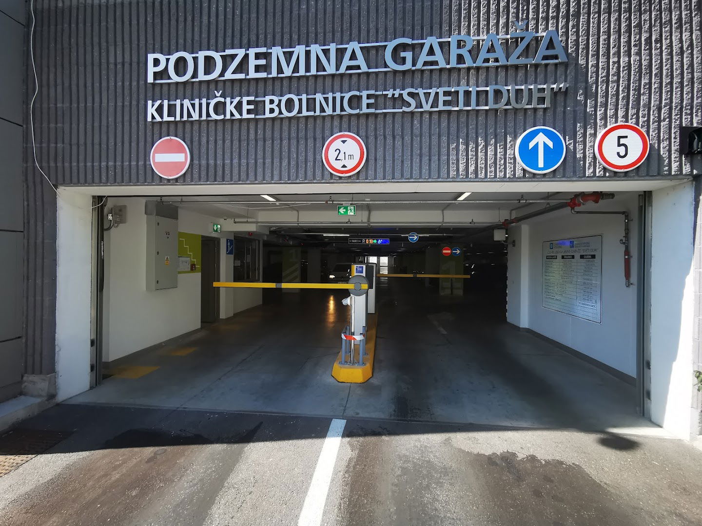 Parking garage "Sveti Duh"