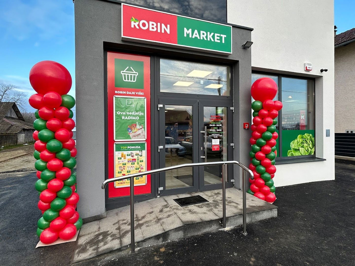 Robin Market 39