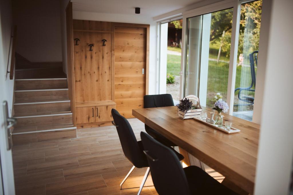 Vinagora Holiday Home