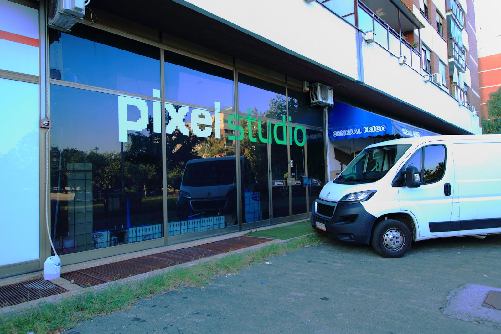 Pixel Studio Ltd. / Digital Print