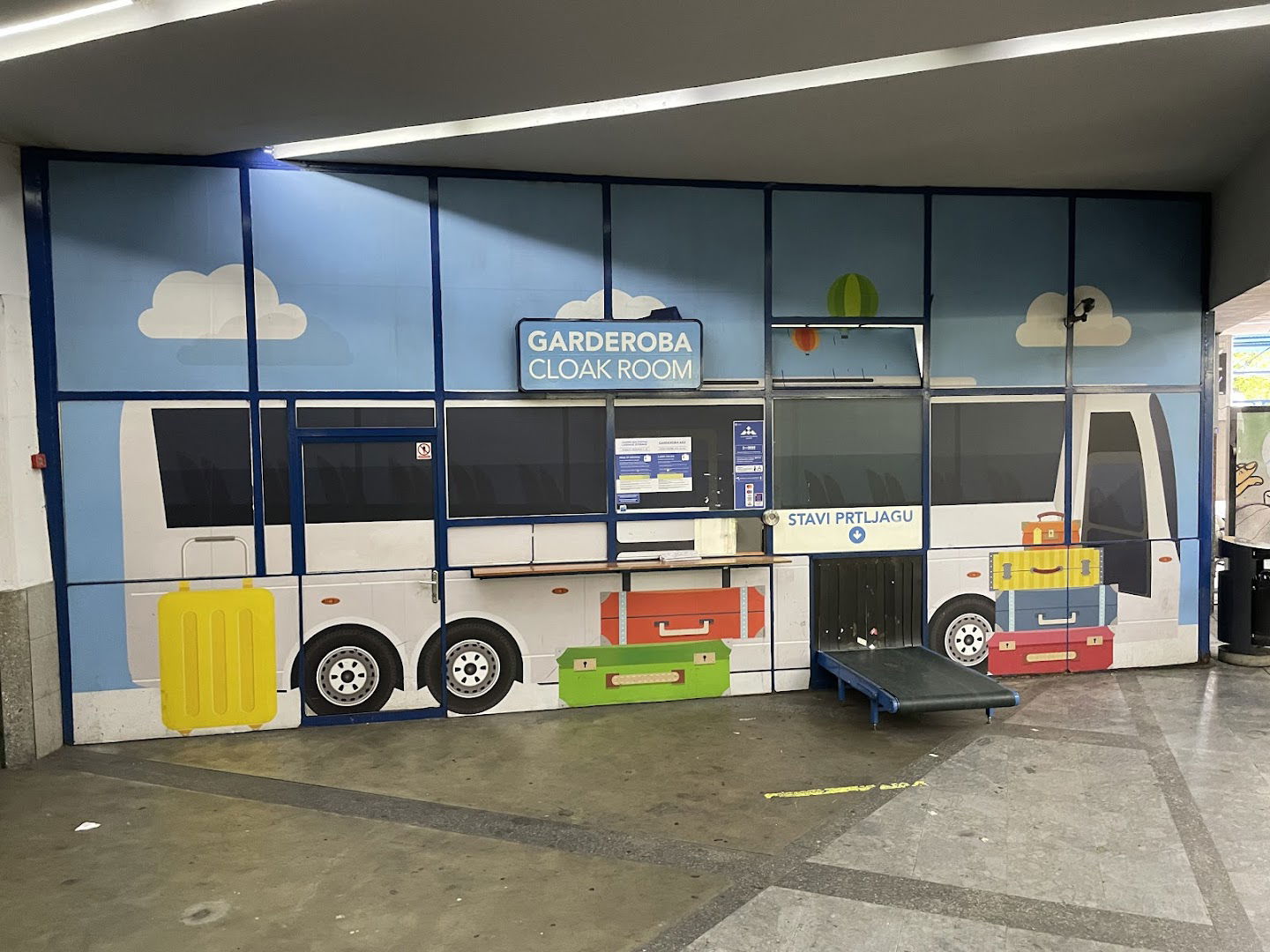 Garderoba - Cloak room(luggage storage&lockers)