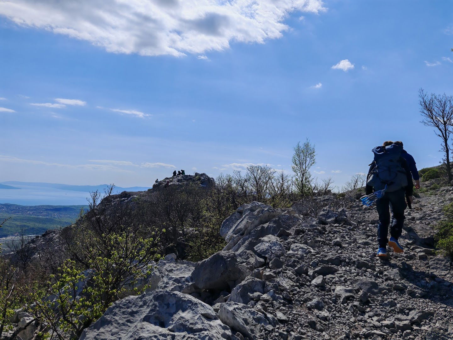 Vela Peša - rock climbing - turn here