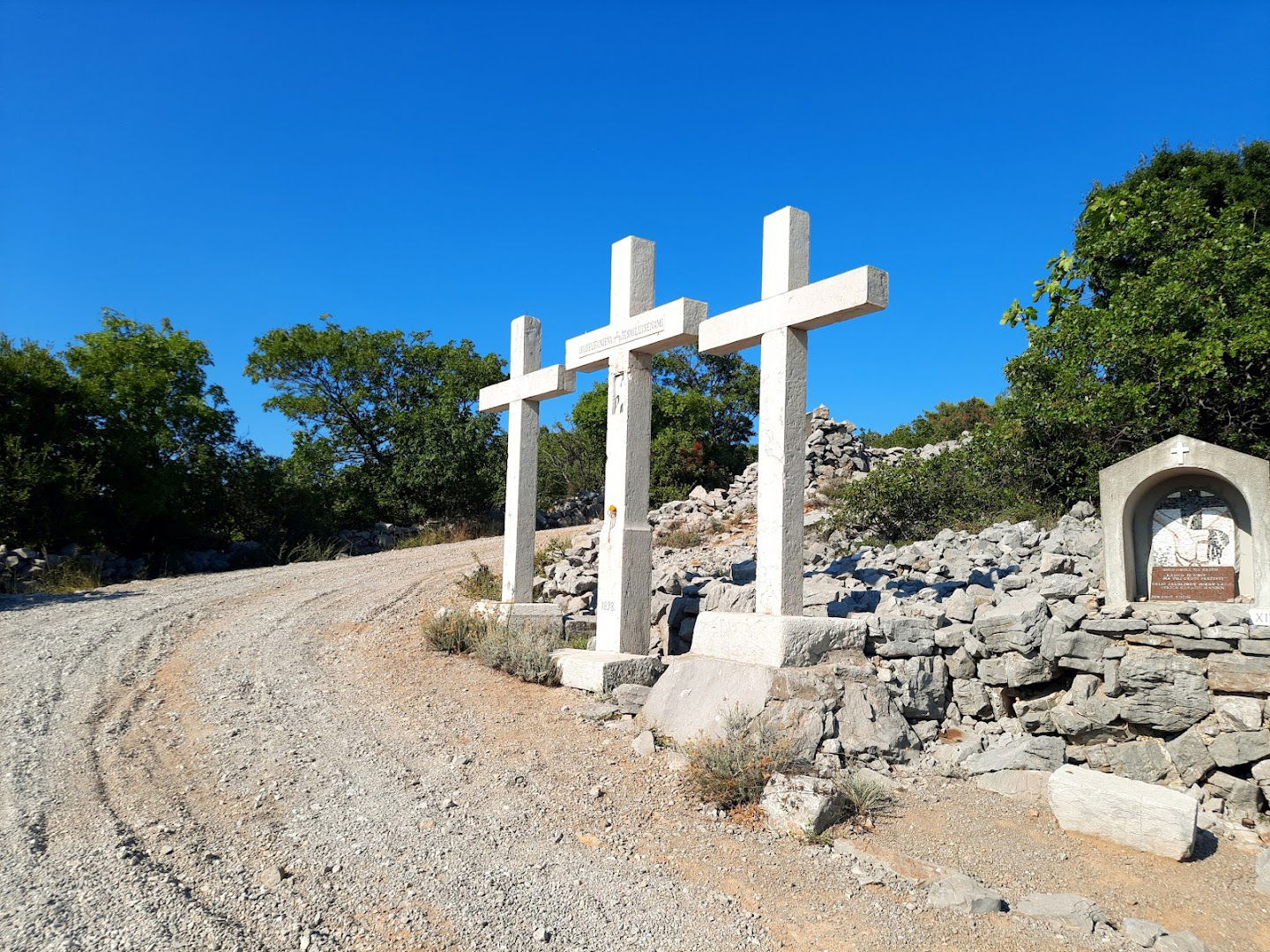 Trailhead For Tri Krizi