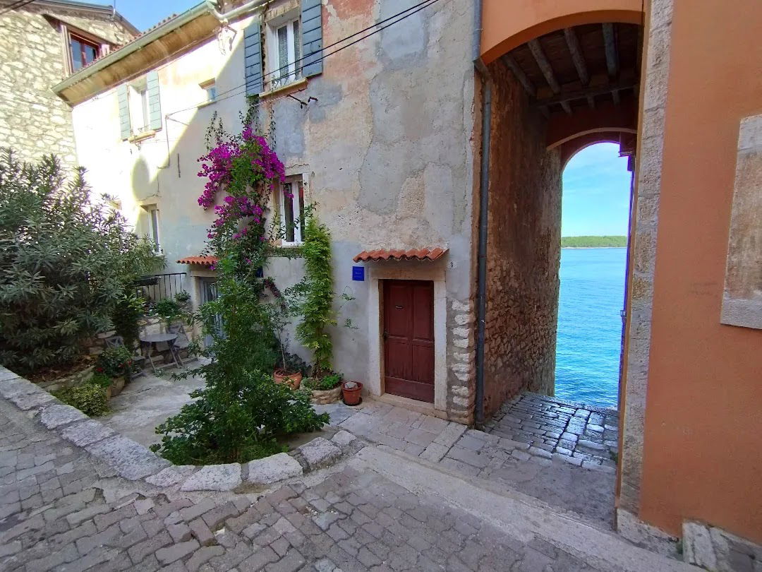 Pillowtree Productions