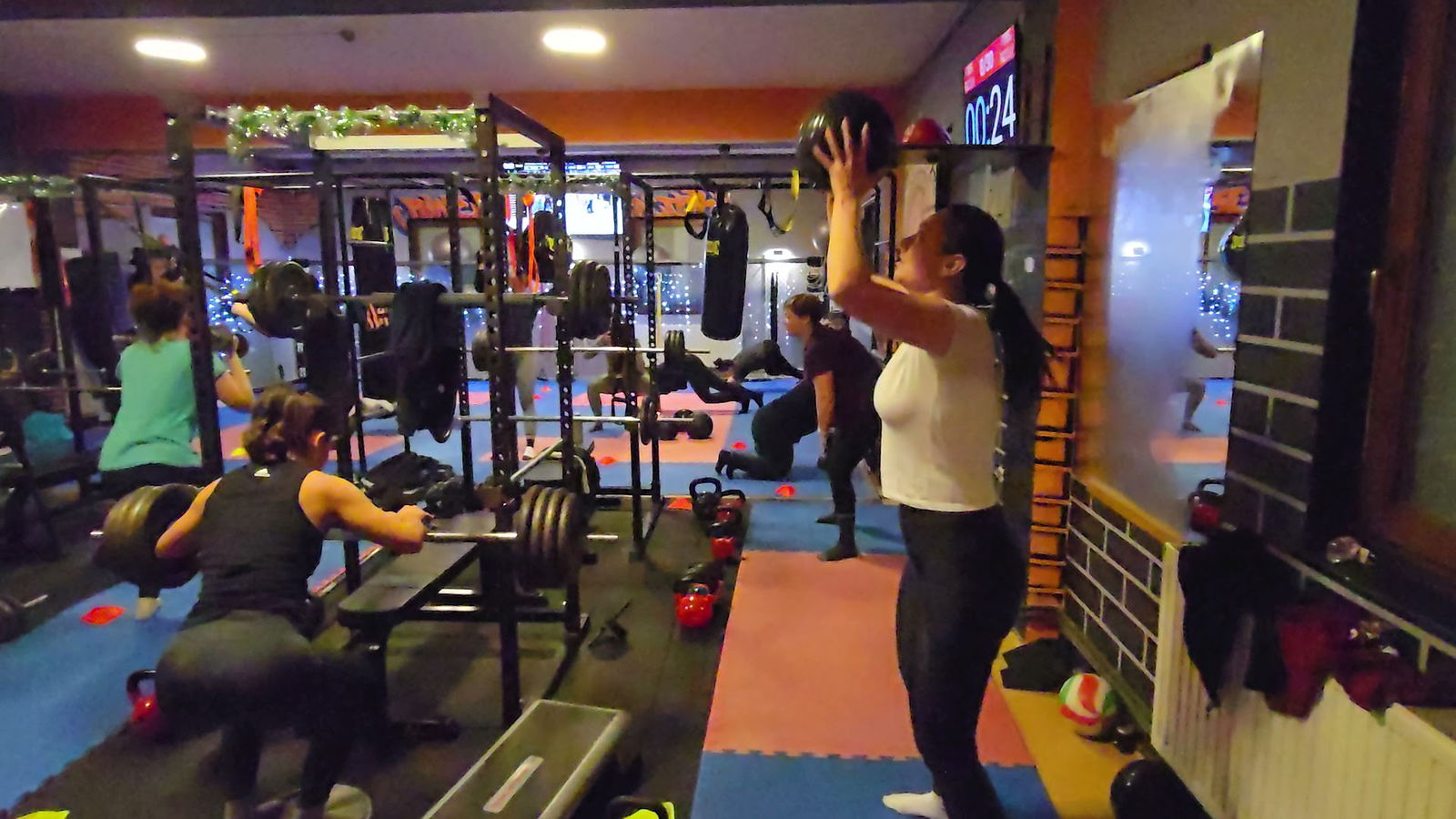 Power Factory Gym GRUPNI I INDIVIDUALNI TRENING