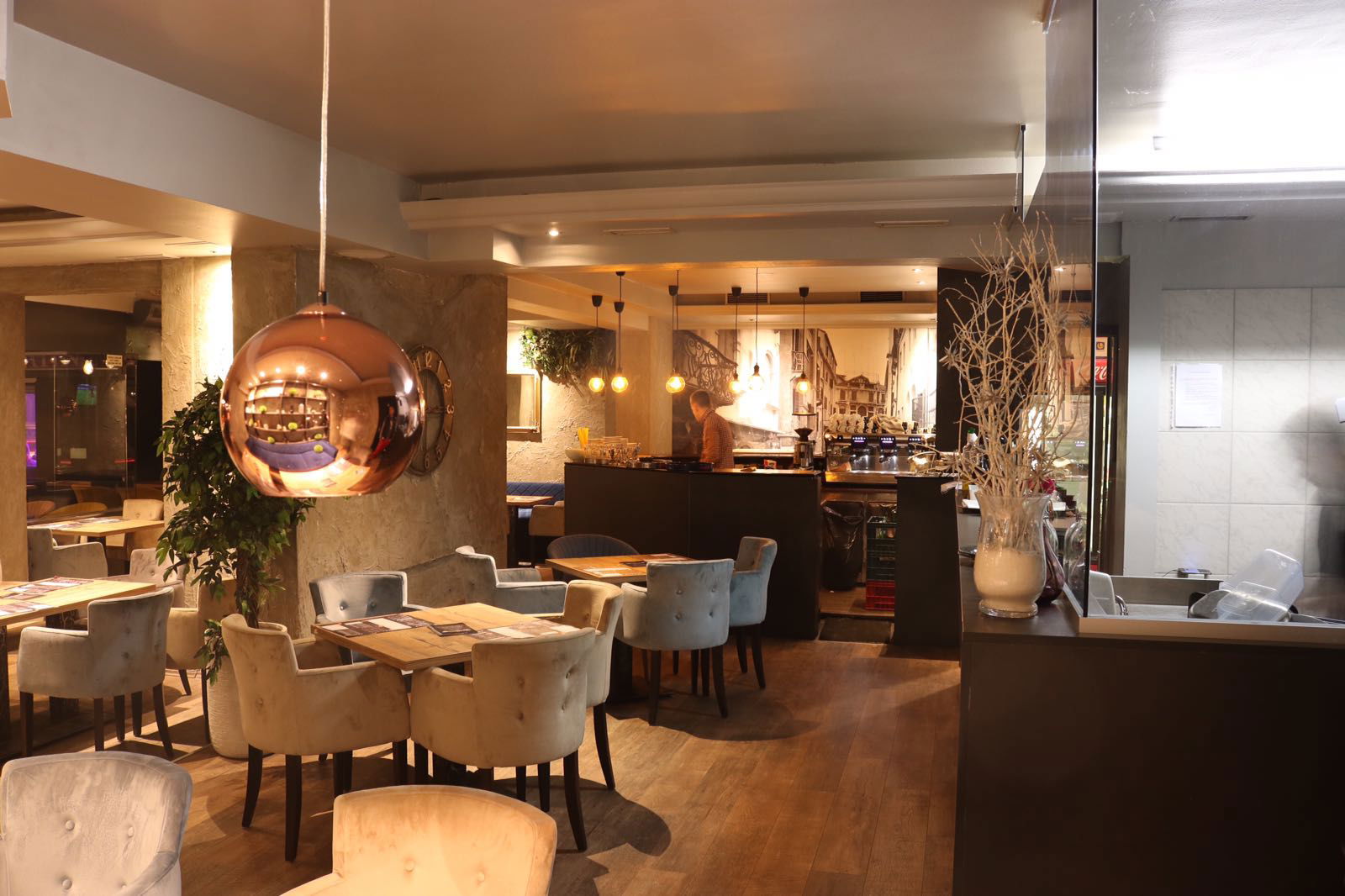 Caffe & Pizza Bar Urban