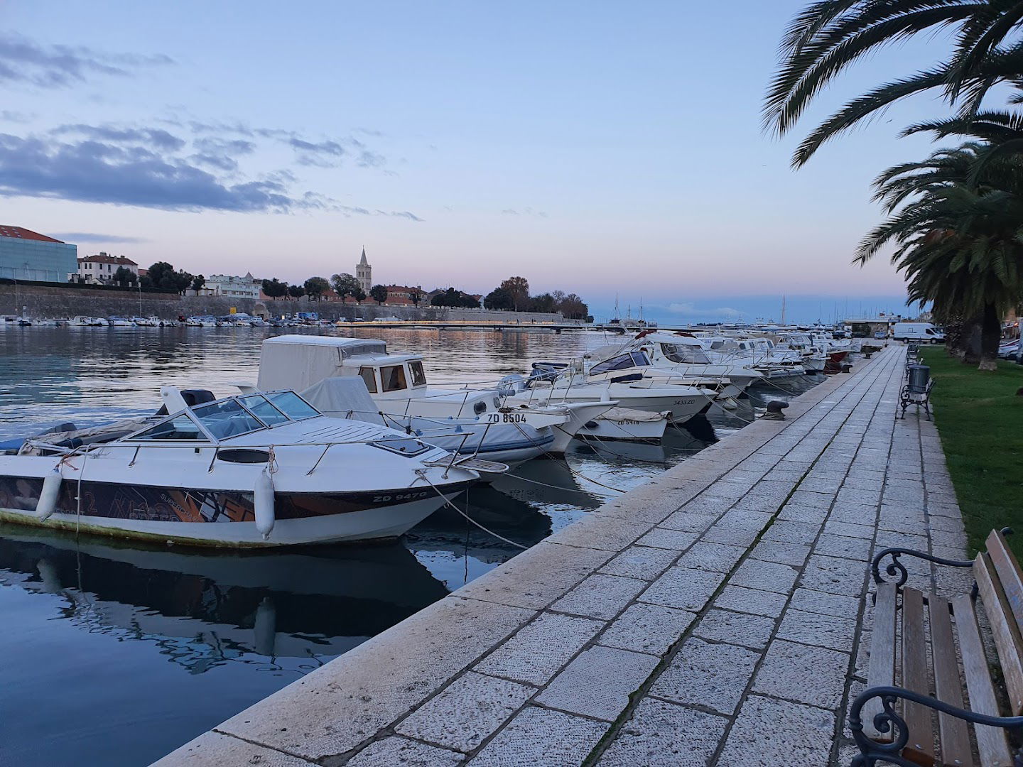 [P] Obala kneza Branimira 8 Parking