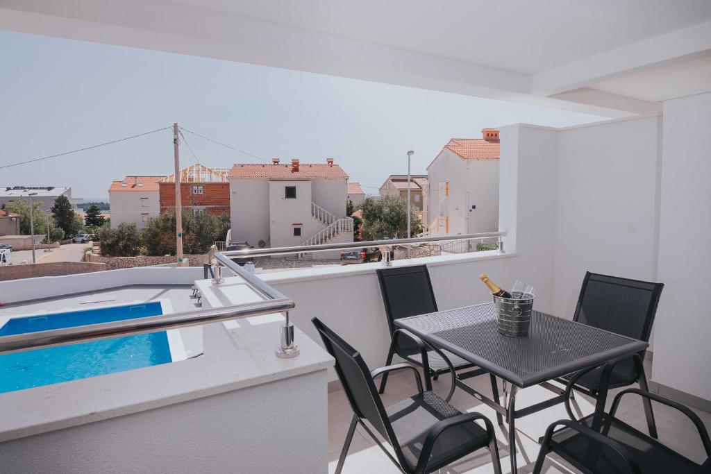 Pool and Breakfast apartments Villa Maro