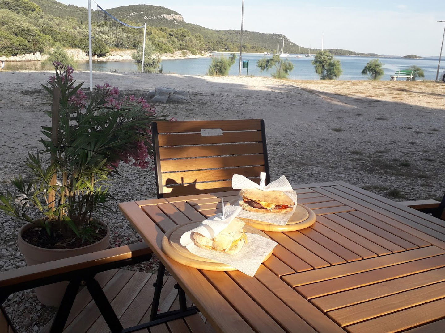 Beach & Pizza bar - Mala Luka