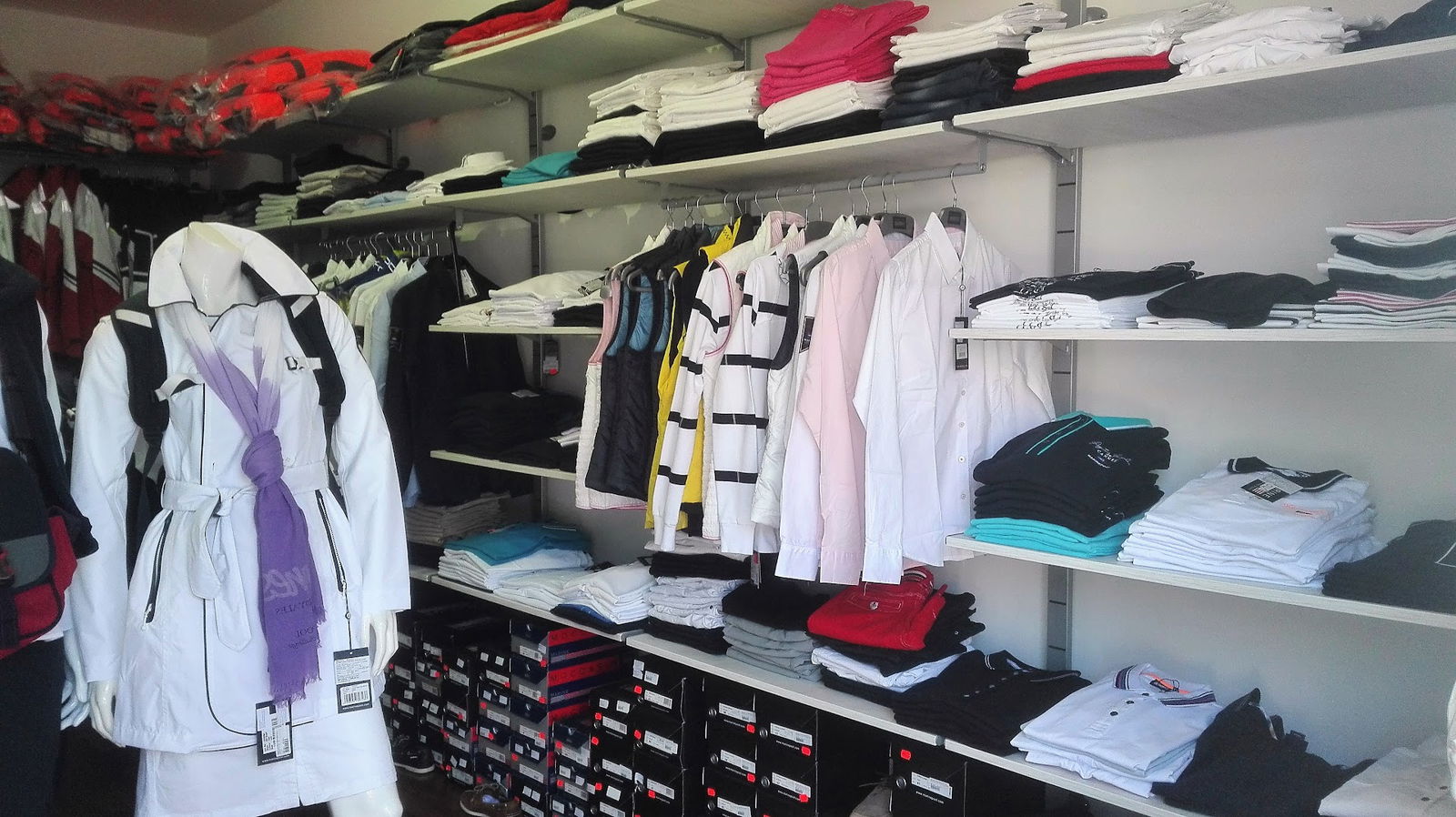 BlueNautiC fashion & more, Marinepool dealer in Croatia, Marina Hramina Murter