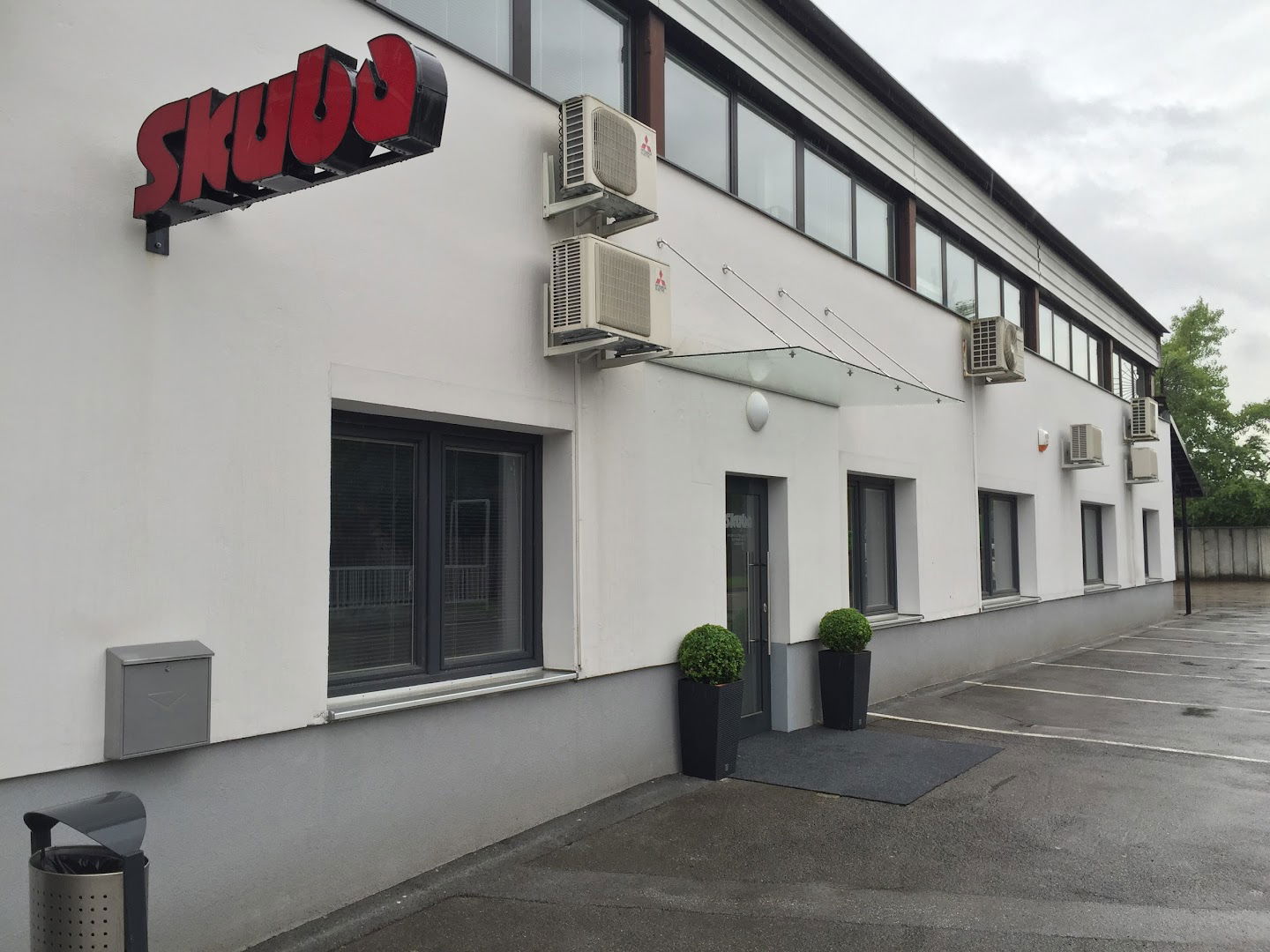 Skuba Slovenija, poslovalnica Ljubljana, rezervni deli za tovornjake, avtobuse in prikolice