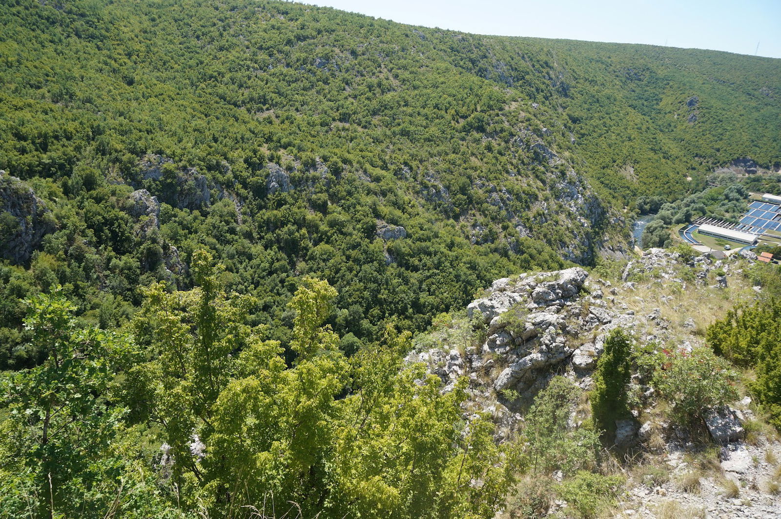 Odmorište i pogled na izvor