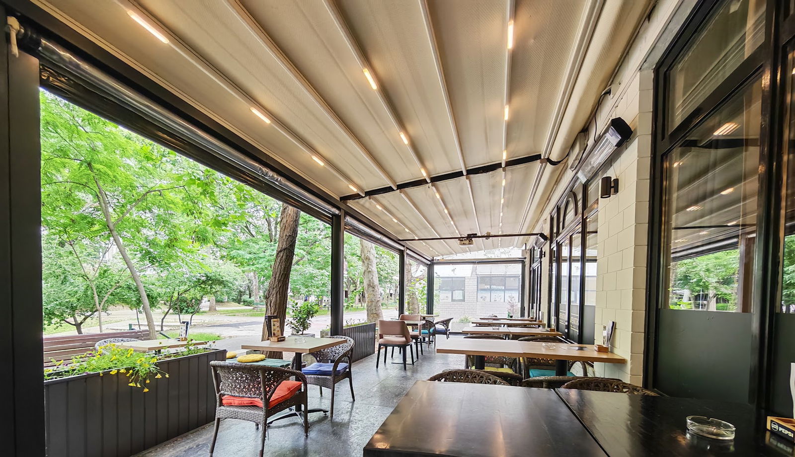 Aventura Restaurant & Bar