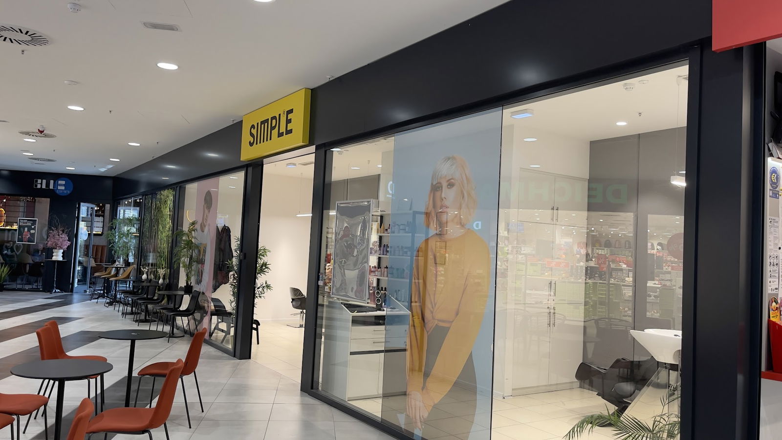 SIMPLE- SPOT SHOPPING MALL Makarska