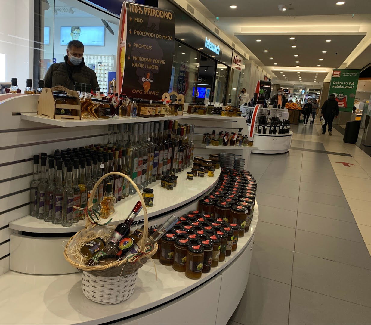 Hedonia OPG Šunić - Honey booth