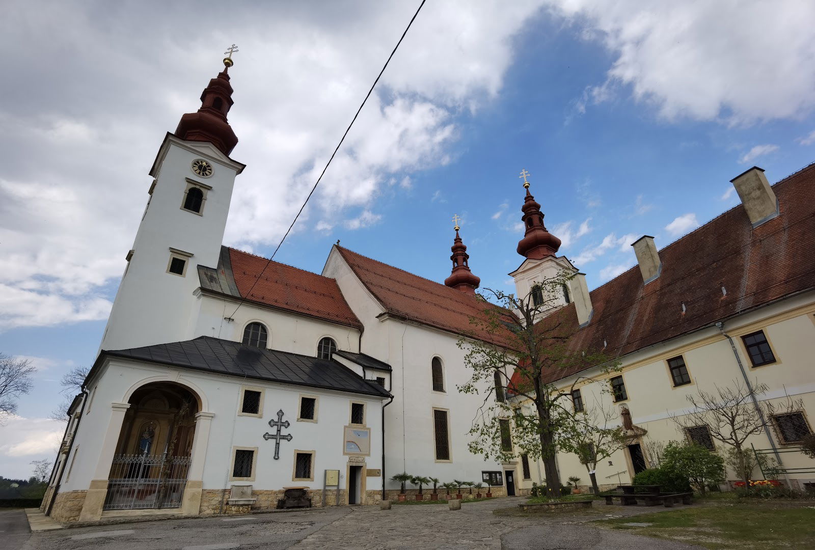 Frančiškanski samostan Sveta Trojica