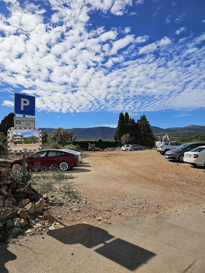 Free parking Vrboska