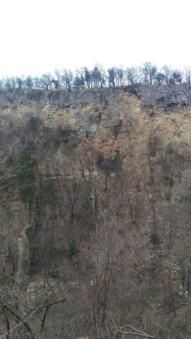 Tabor nad Črničami - območje z arheološkimi ostalinami, Taborom in sotesko Konjščak