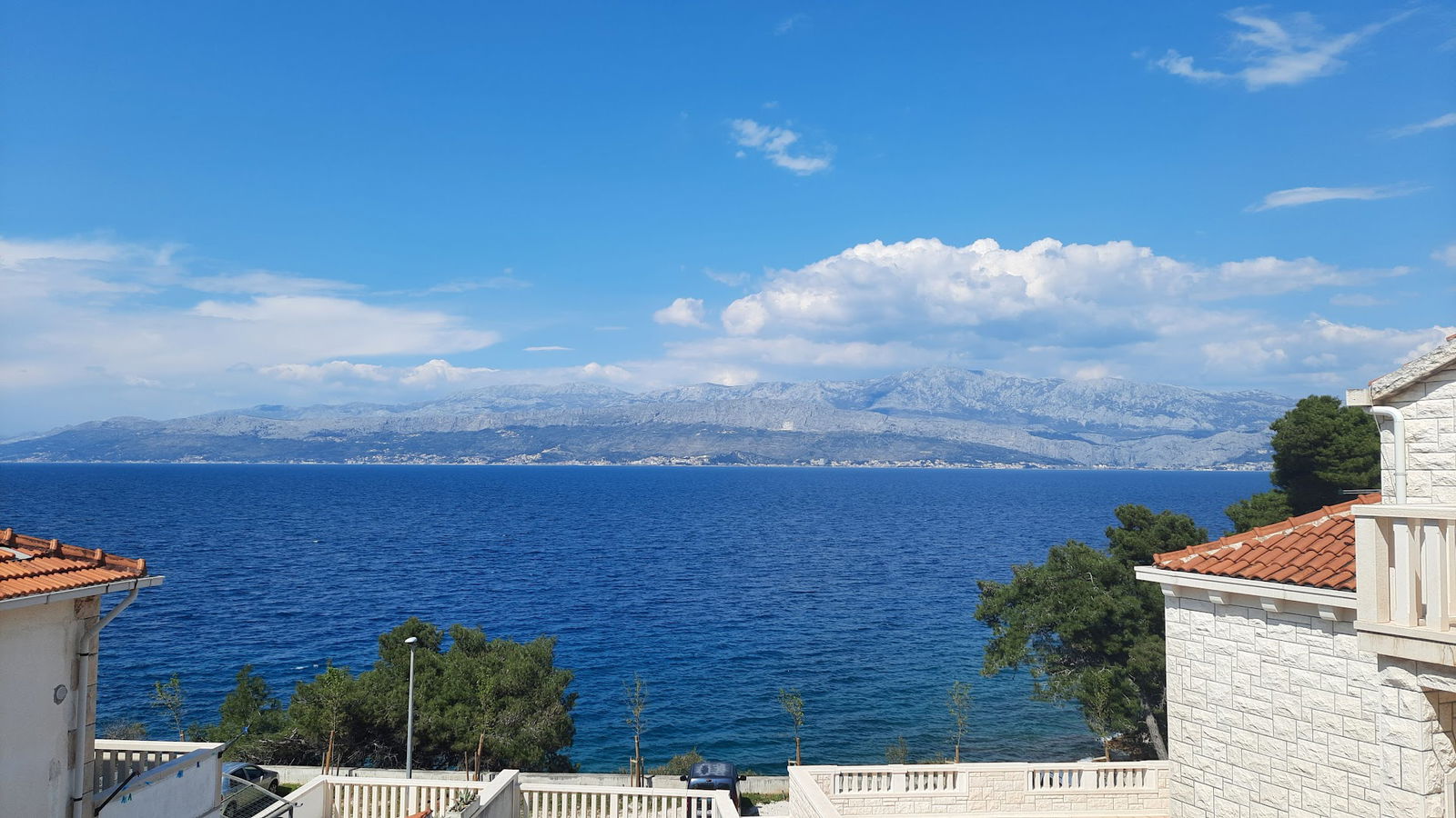 Apartment Lena (Loft by the sea)