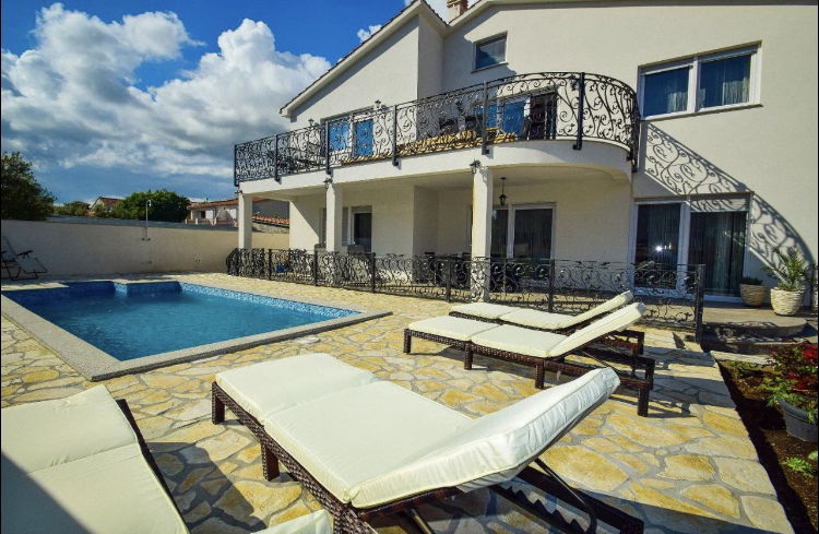 Mary Rose Apartments